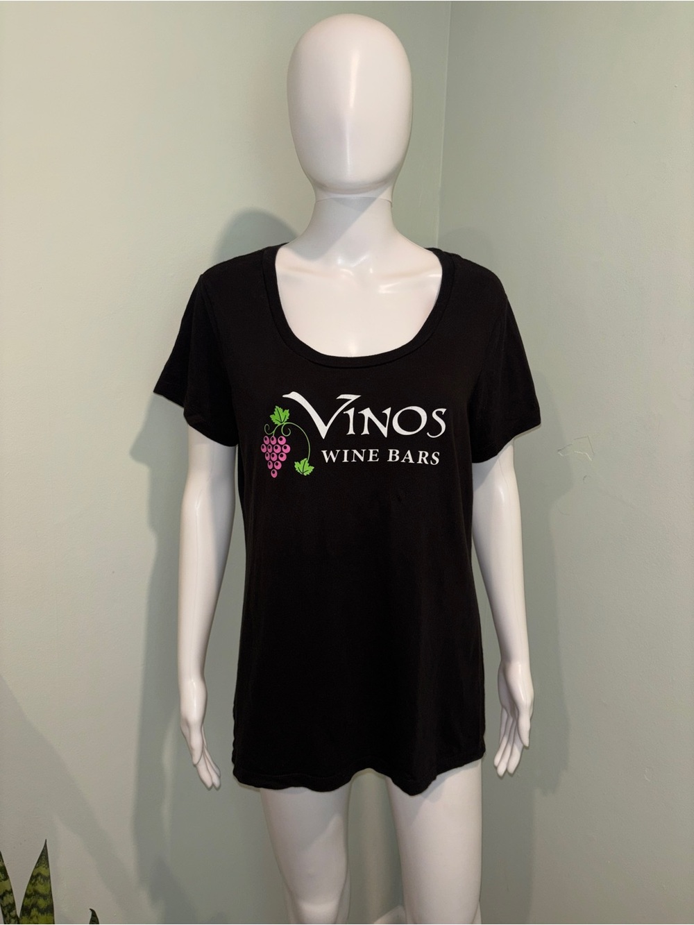 Women’s Vinos Wine Bars Black Short Sleeve Graphic T-Shirt - Large